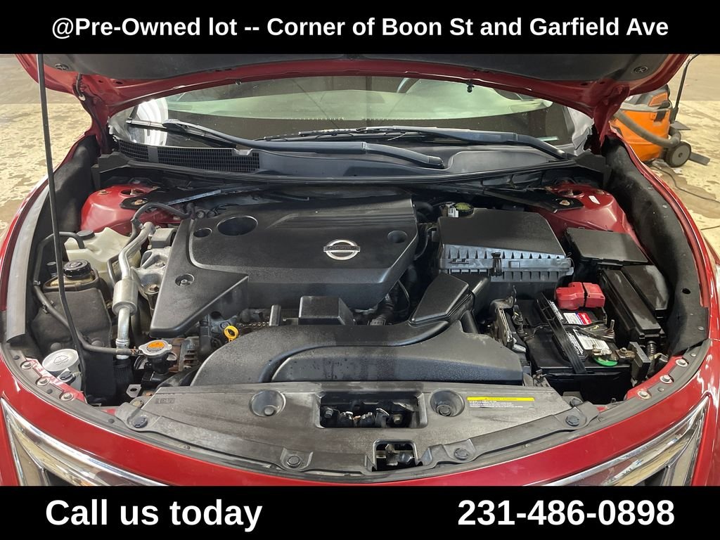 Used 2013 Red Nissan 2.5 S image 10