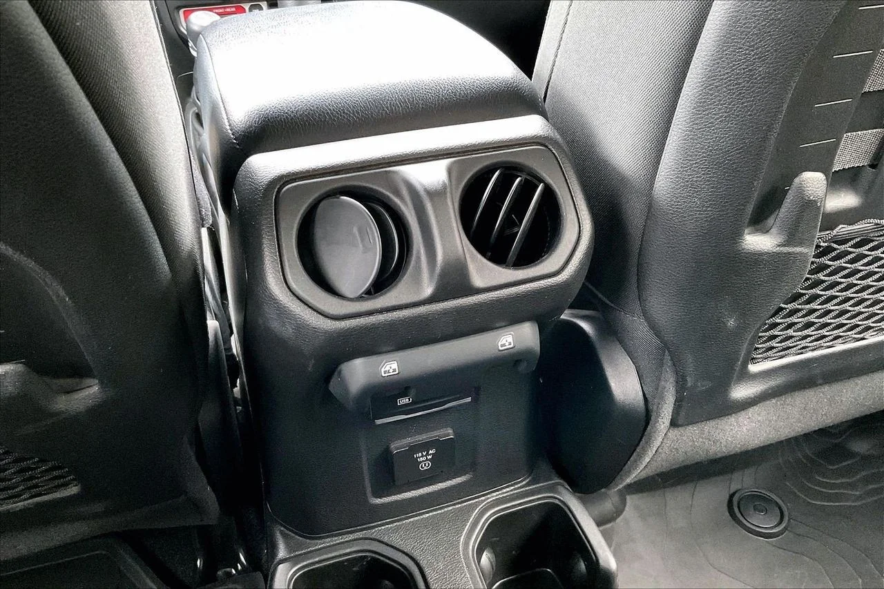 Used 2021  Jeep Rubicon image 15