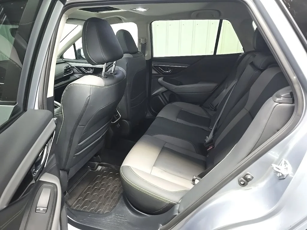 Used 2024 Silver Subaru Onyx Edition image 31