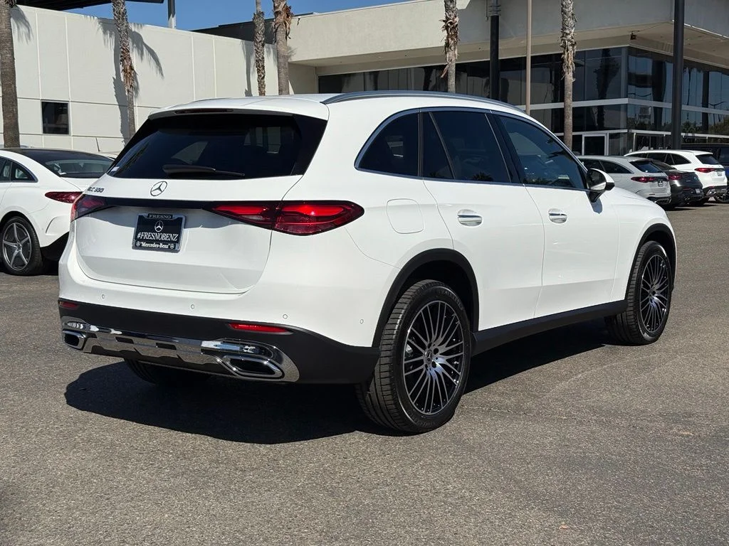 New 2027 White Mercedes-Benz GLC 300 image 9