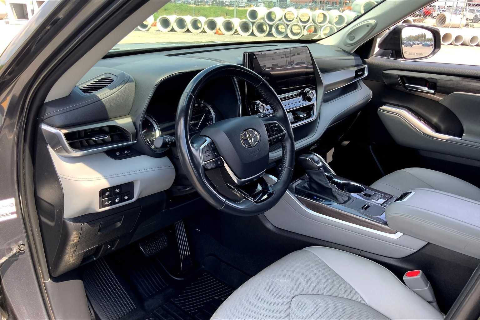 Used 2020 Magnetic Gray Metallic Toyota Limited image 17