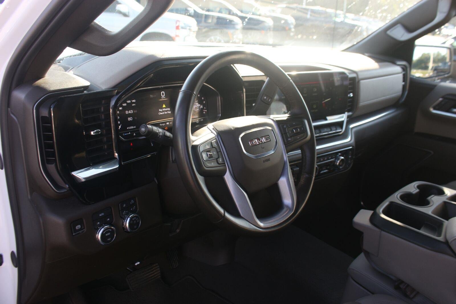 Used 2025 Summit White GMC SLT image 18
