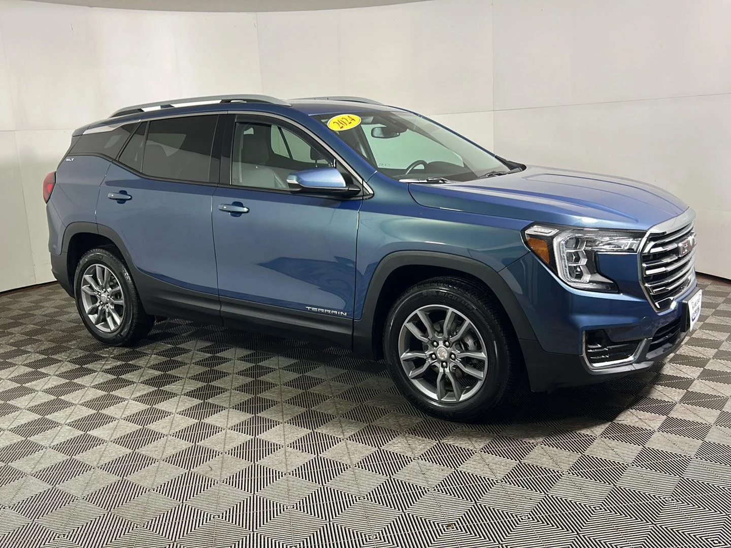 Used 2024 Downpour Metallic GMC SLT image 5