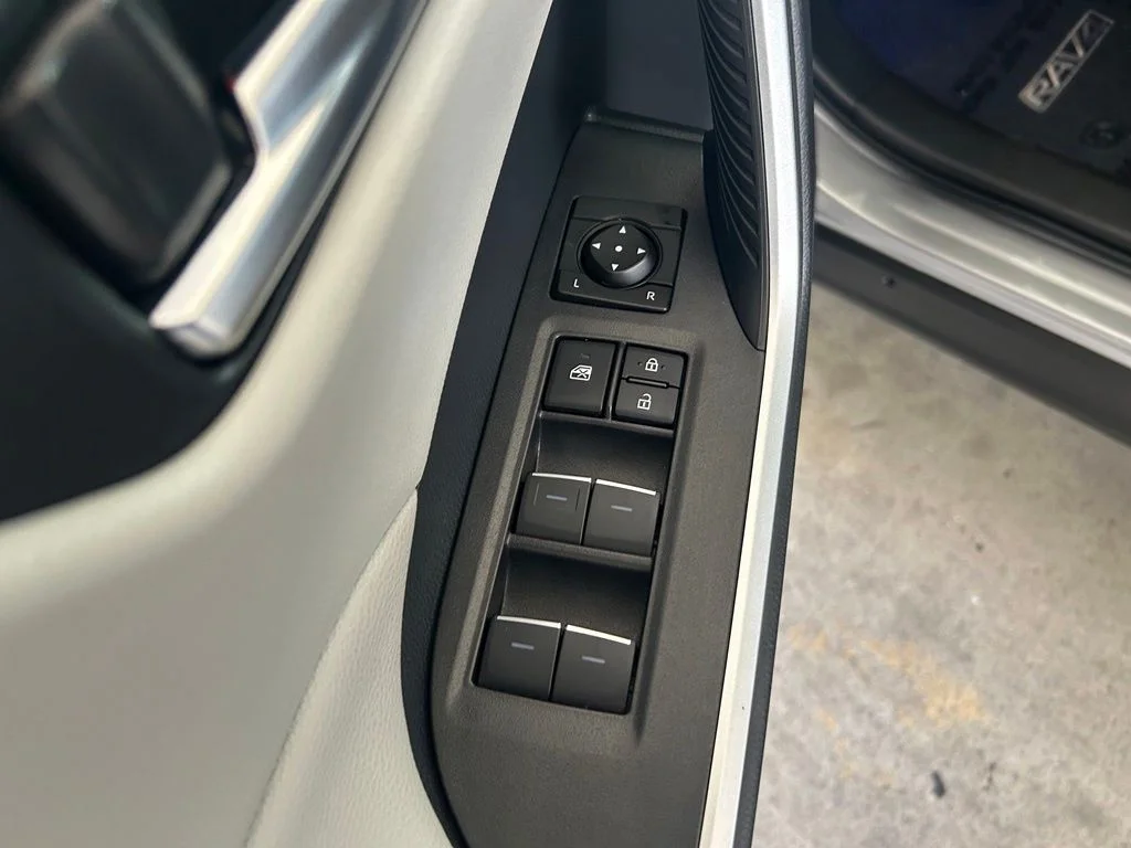 Used 2025 Silver Toyota XLE image 33