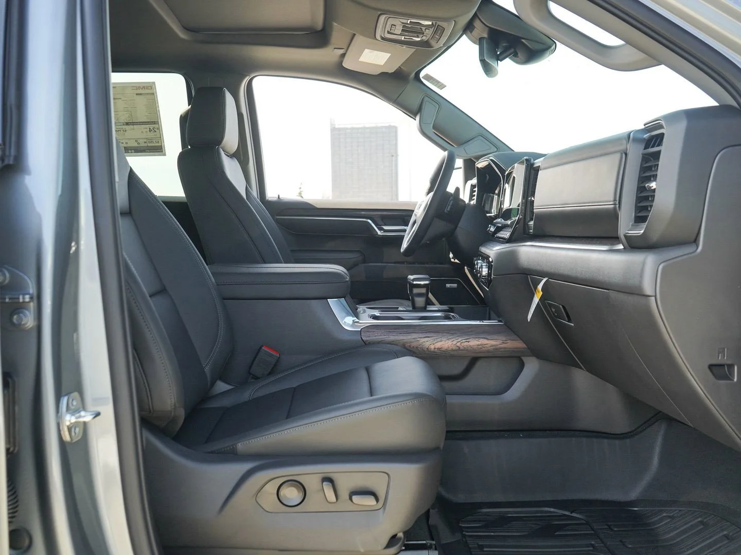 2026 GMC Sierra 1500 SLT - Photo 9