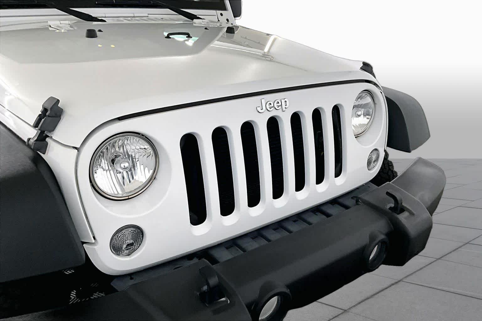 Used 2018 Bright White Clearcoat Jeep Sport S image 29