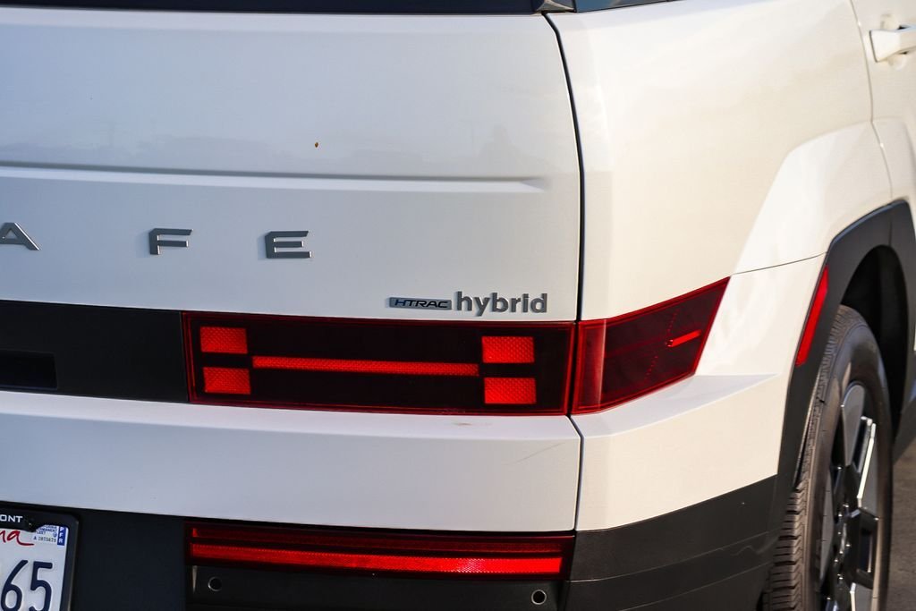 Used 2025 White Hyundai SEL image 10