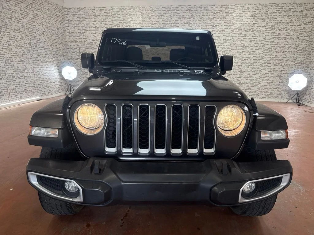 Used 2023 Granite Crystal Metallic Clearcoat Jeep Overland image 2