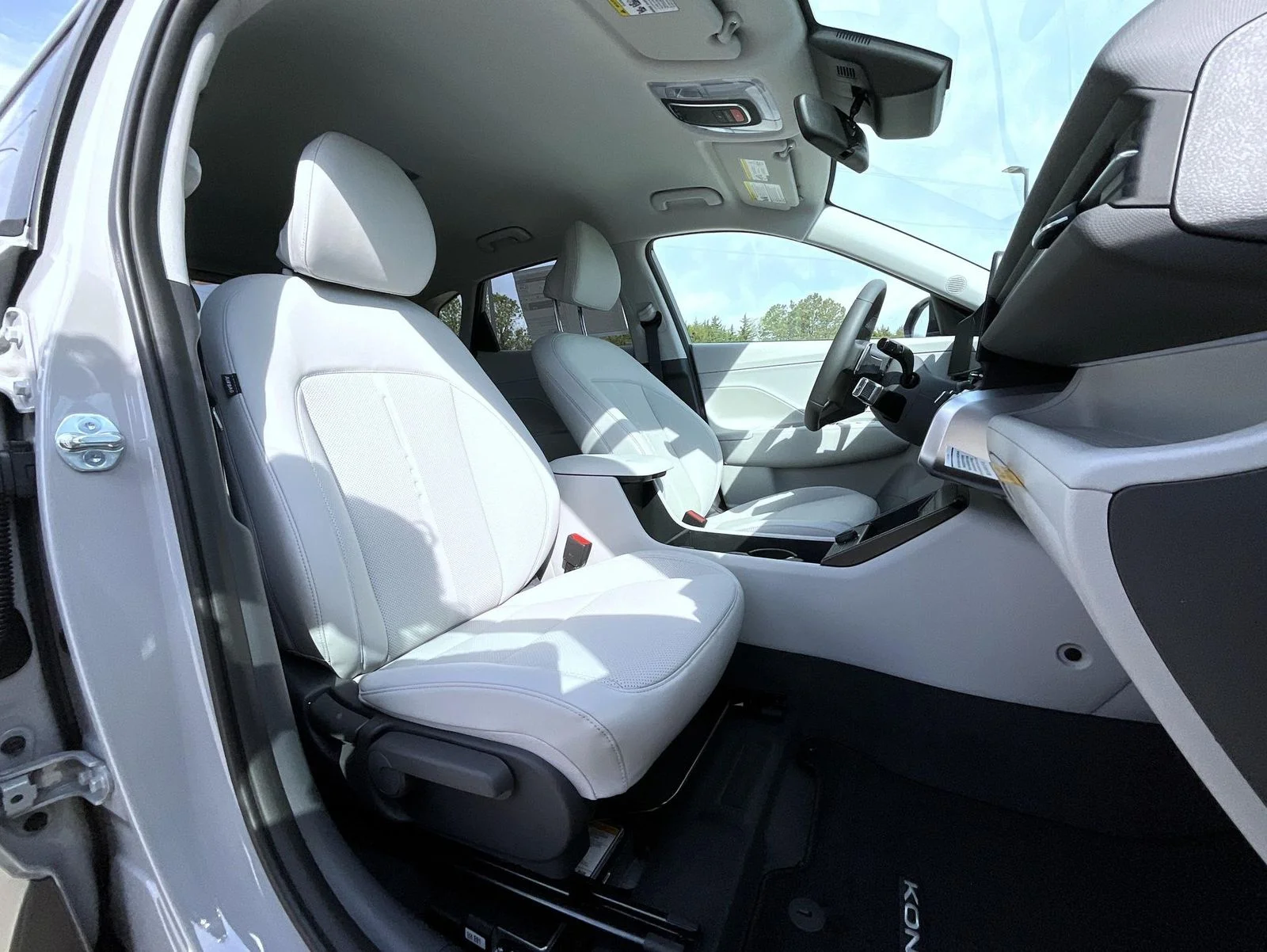New 2026 Gray Hyundai SEL Premium image 16