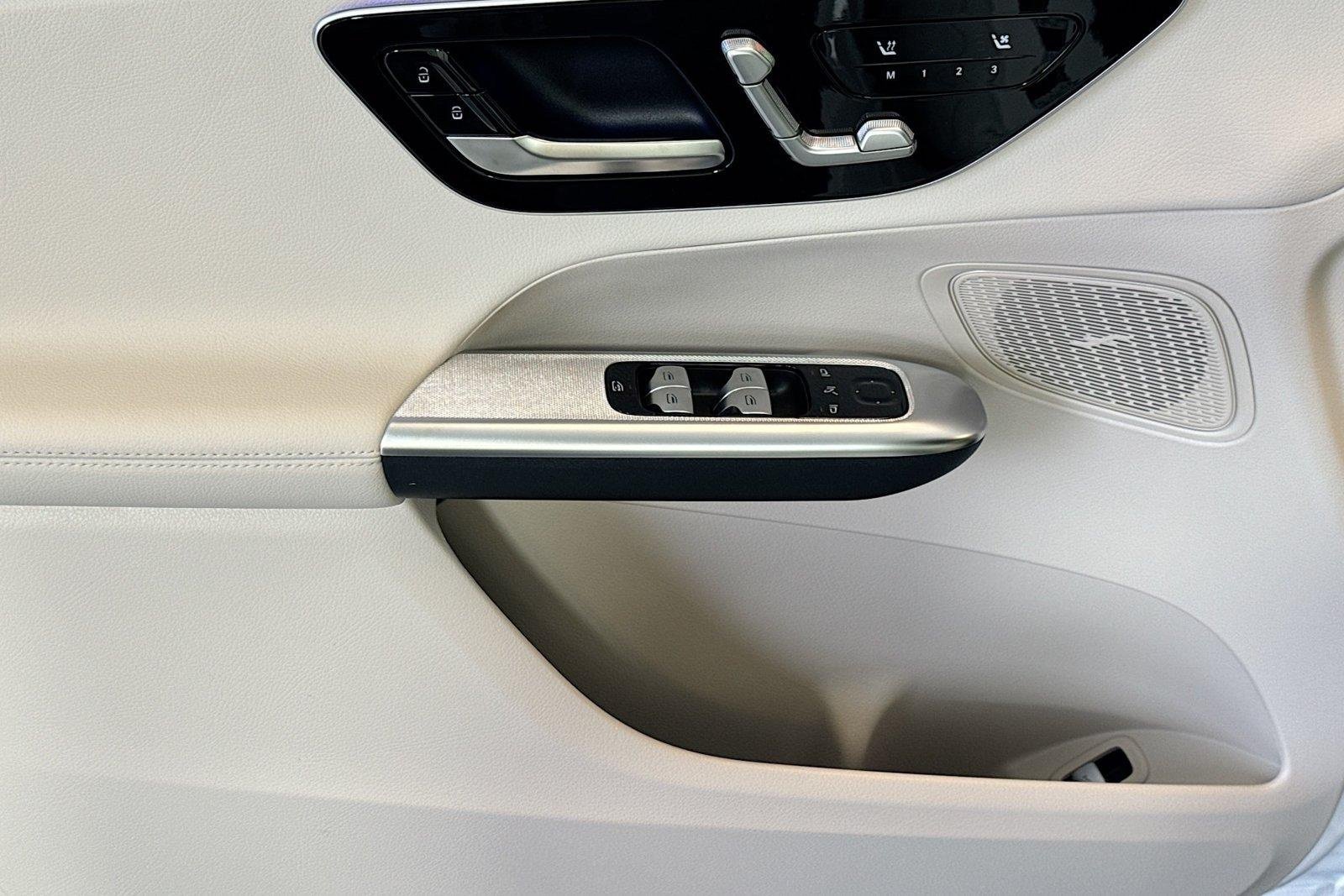 New 2026 Polar White Mercedes-Benz GLC 300 image 16