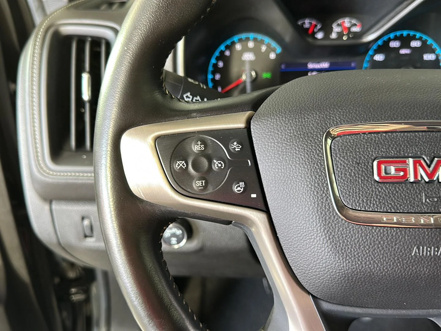 Used 2022 Onyx Black GMC 4WD Denali image 12