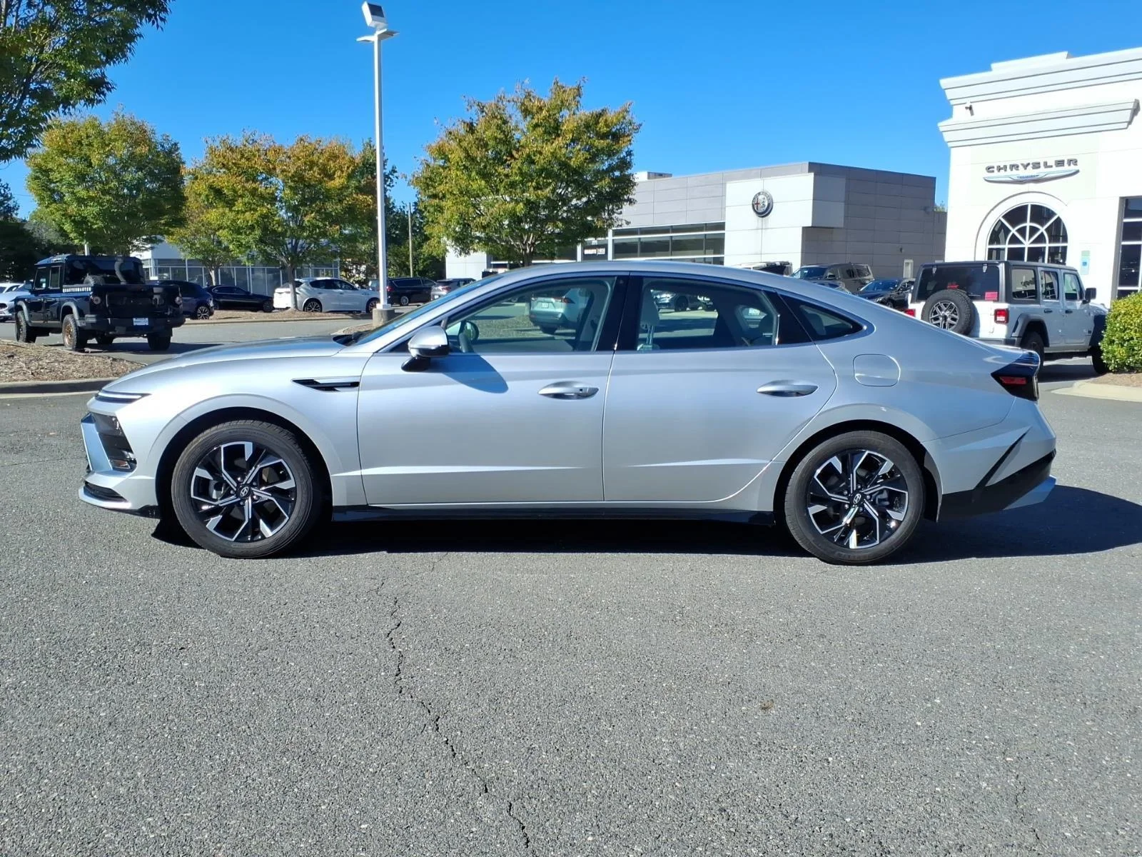 Used 2025 Aero Silver Hyundai SEL image 3
