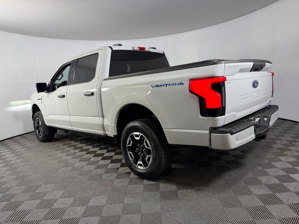 Used 2023 White Ford XLT image 8