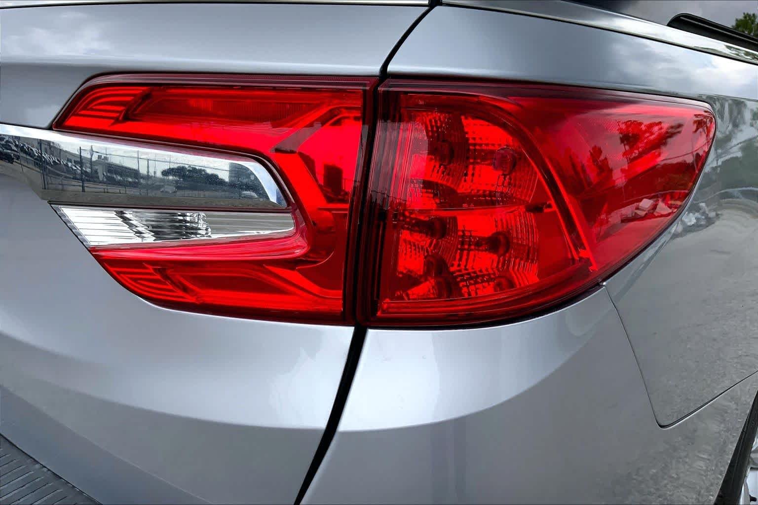 Used 2019 Lunar Silver Metallic Honda EX-L w/Navi/RES image 30
