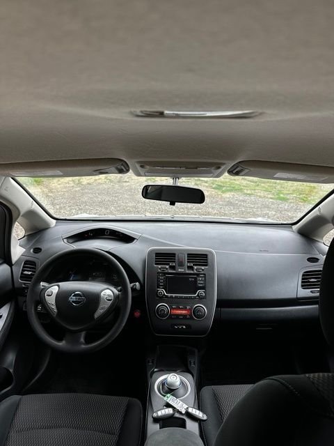 Used 2017 Brilliant Silver Nissan S image 29