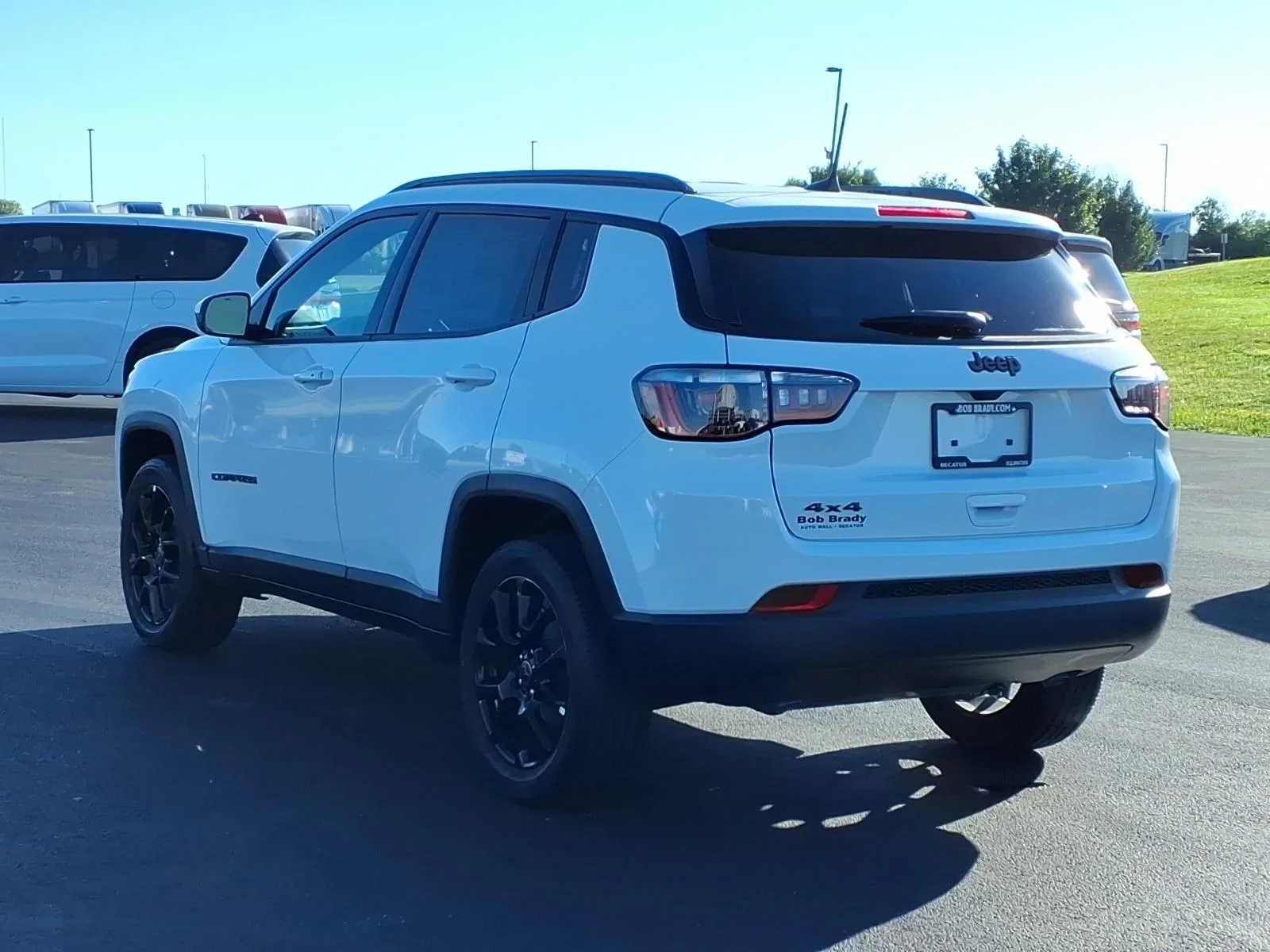 New 2026 Bright White Clear Coat Jeep Latitude Altitude image 12