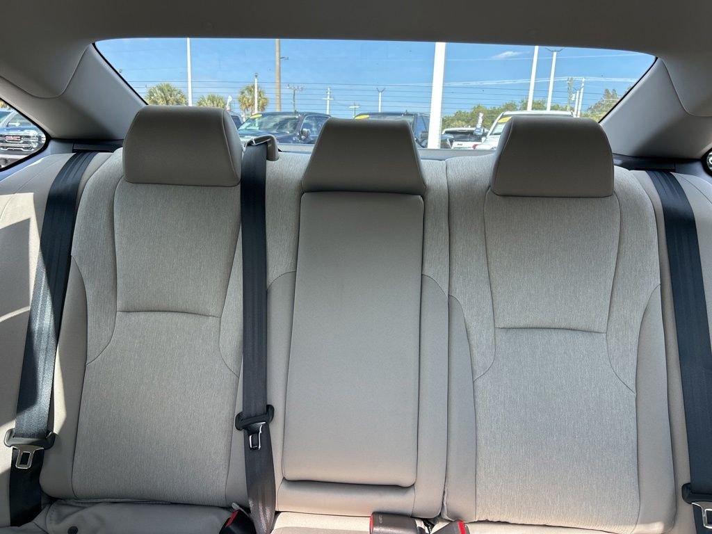 Used 2025  Honda SE image 13