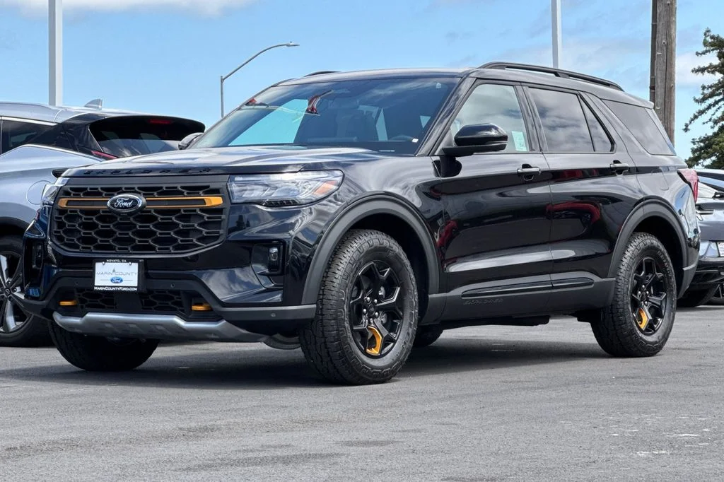 New 2026 Black Metallic Ford Tremor® image 8