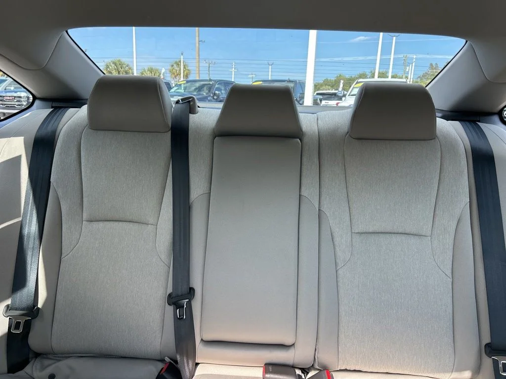 Used 2025 Platinum White Pearl Honda SE image 13