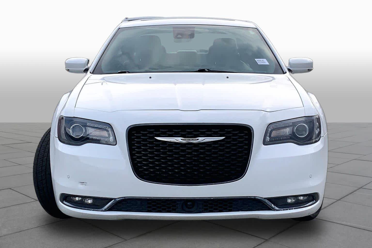 Used 2018 Bright White Clearcoat Chrysler 300S image 4