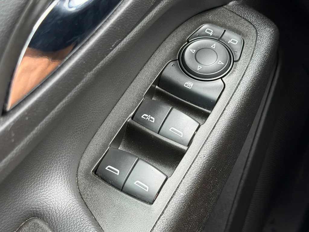 Used 2023 Iridescent Pearl Tricoat Chevrolet LT image 22