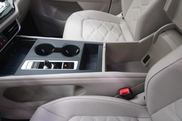 New 2026 Opal White Pearl Volkswagen 2.0T SE image 33