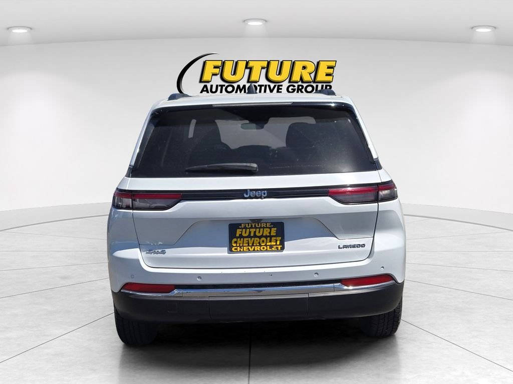 Used 2023 White Jeep Laredo image 5
