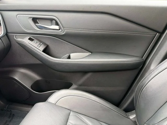 Used 2026 Black Nissan Platinum image 20