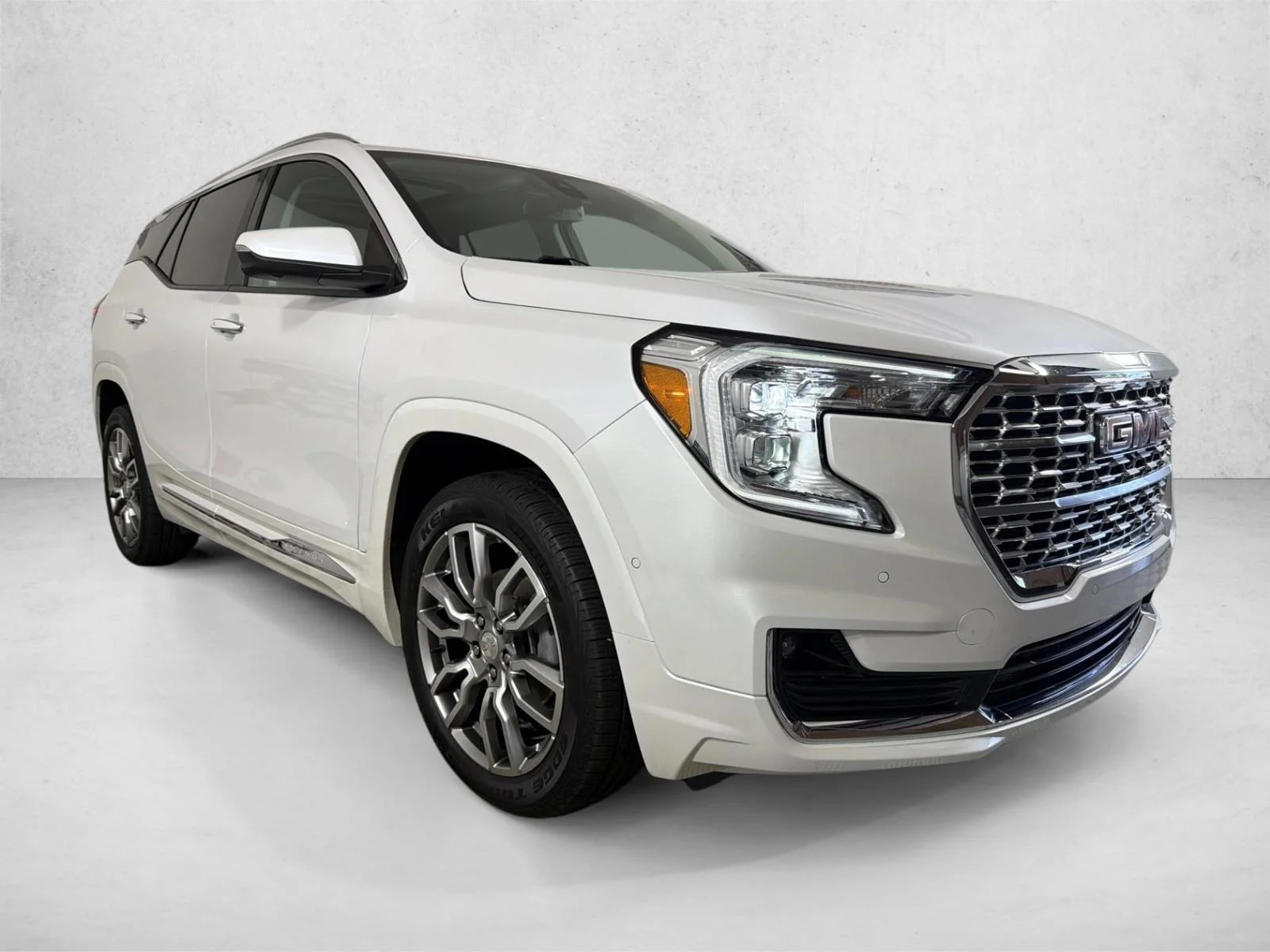 Used 2022 Black GMC Denali image 1