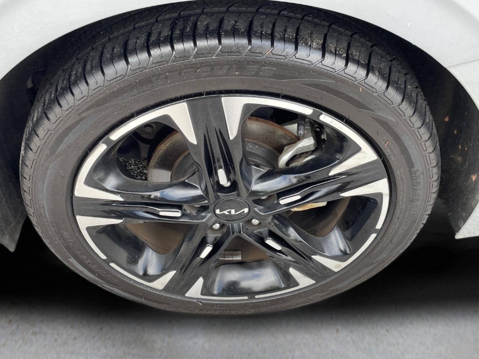 Used 2023 Wolf Gray Kia GT-Line image 12