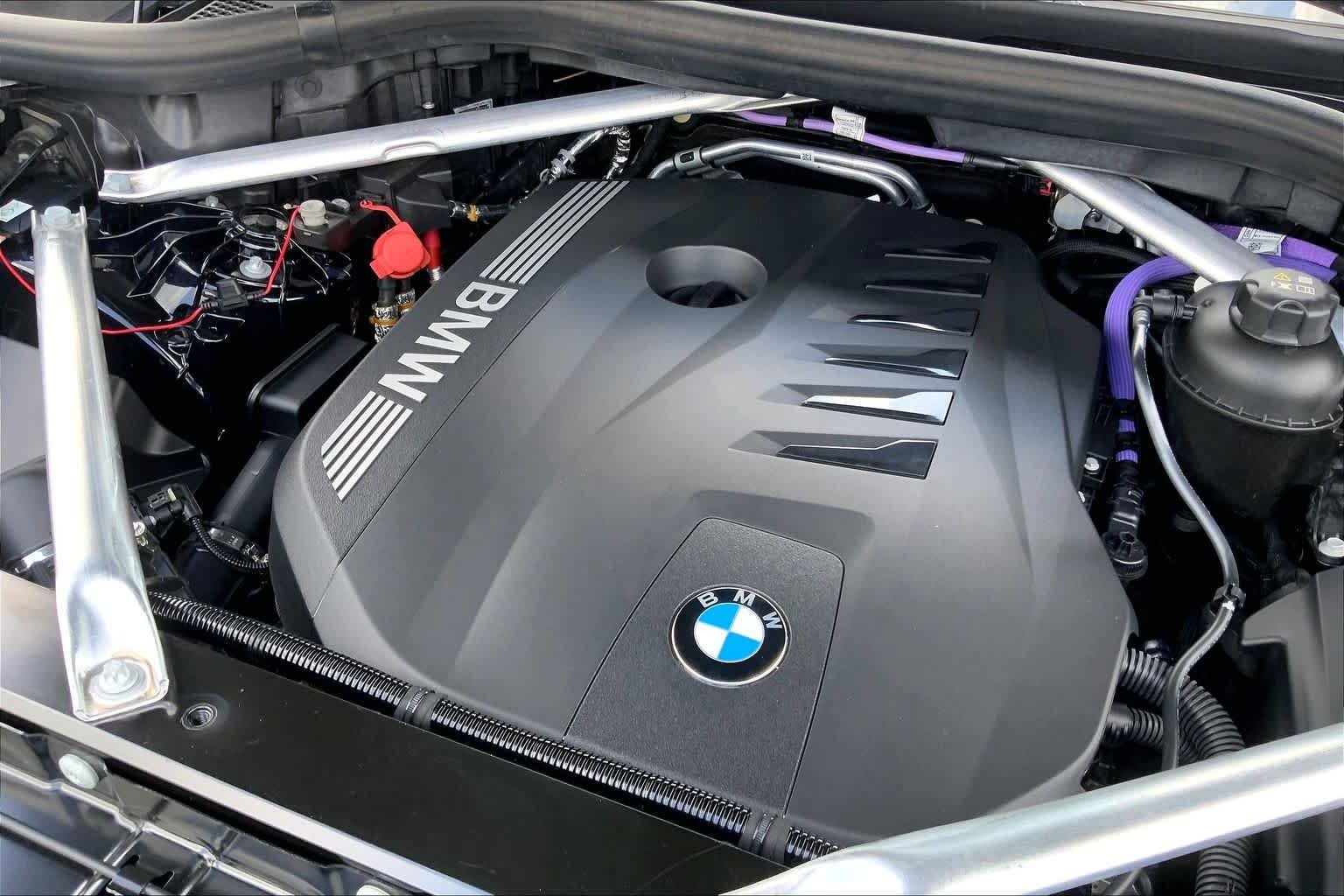 Used 2025 Carbon Black Metallic BMW sDrive40i image 32