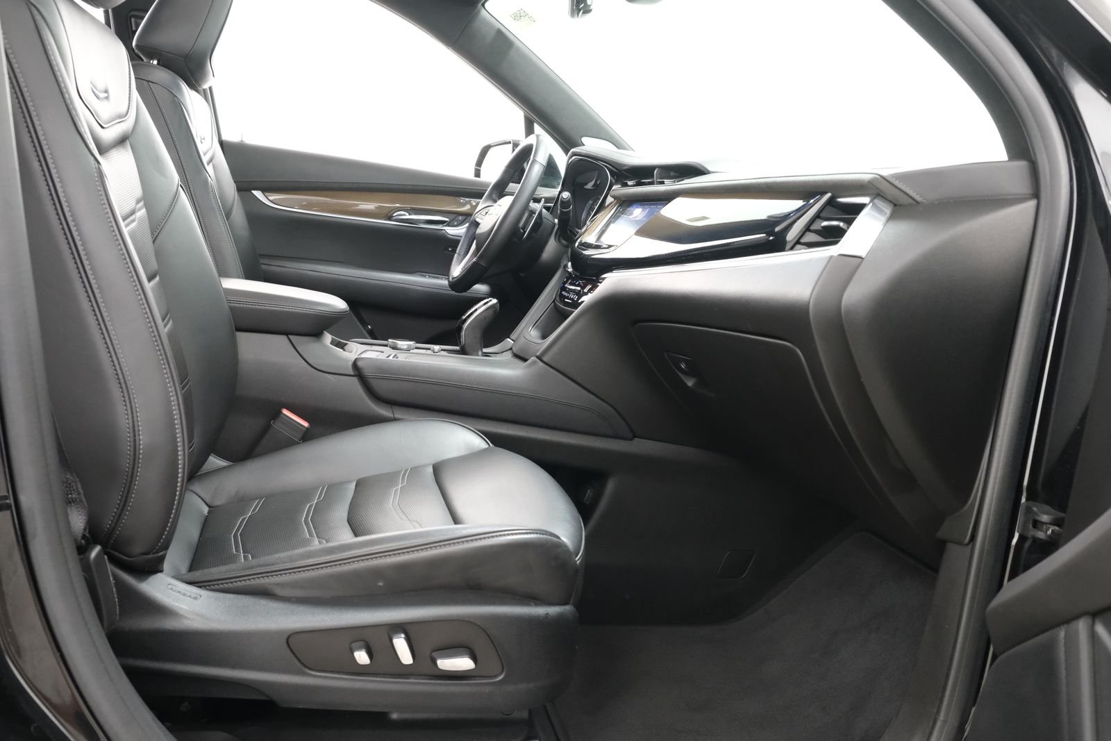 Used 2020 Stellar Black Metallic Cadillac Sport image 43