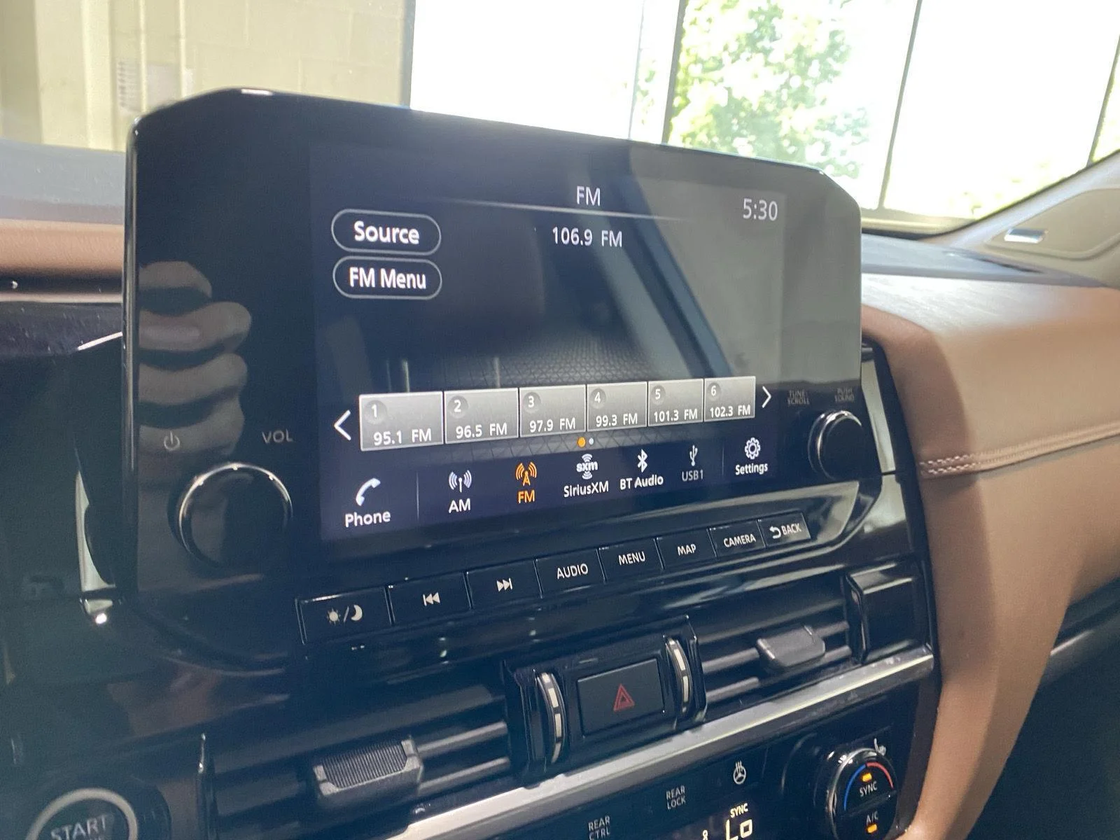 Used 2022 Pearl White Tricoat Nissan Platinum image 26