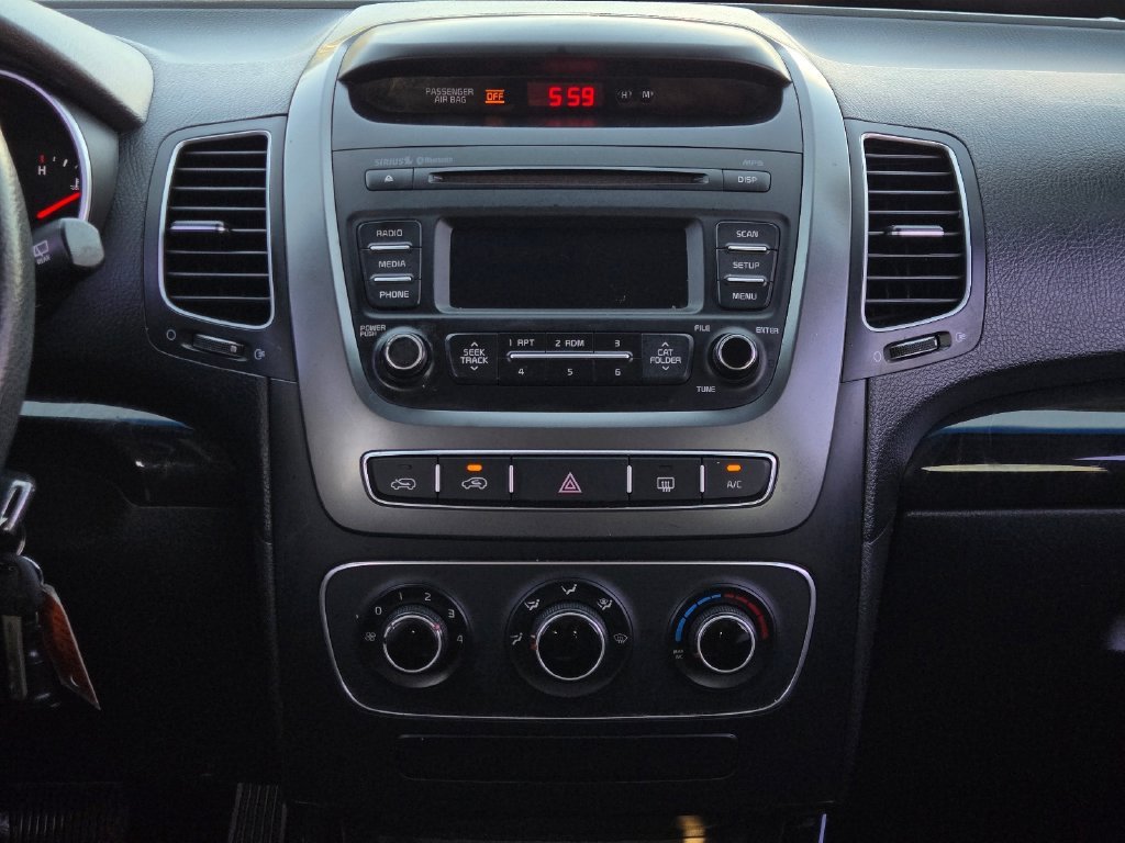 Used 2015 Silver Kia LX image 16