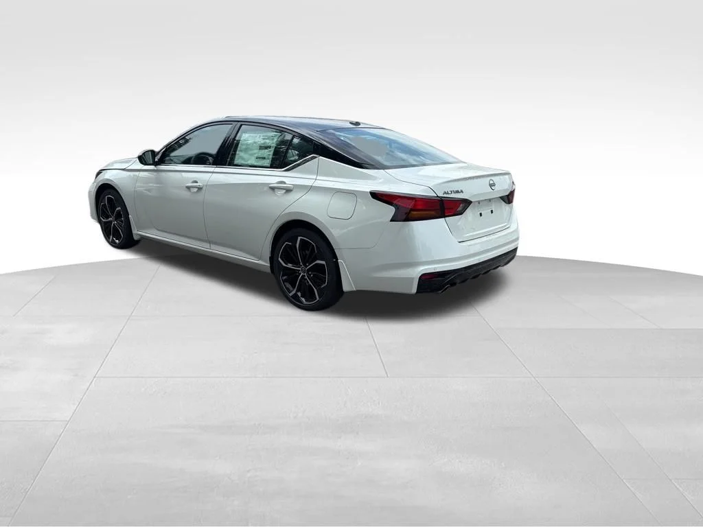 New 2026 Pearl White TriCoat / Super Black Two-tone Nissan SR image 2