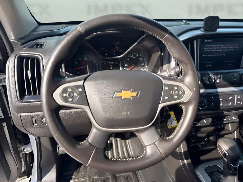 Used 2022 White Chevrolet LT image 12