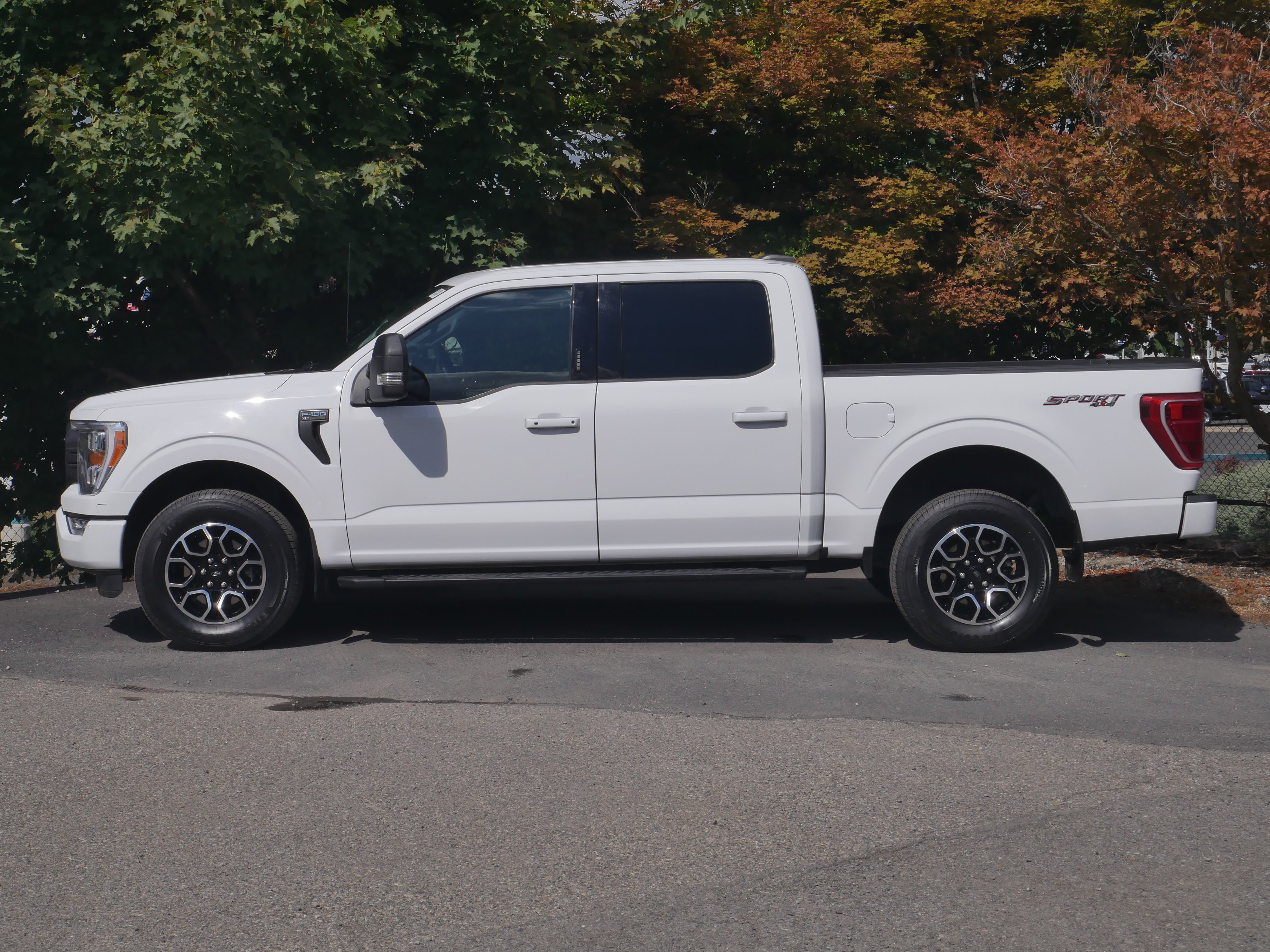 Used 2022 Oxford White Ford XLT image 16