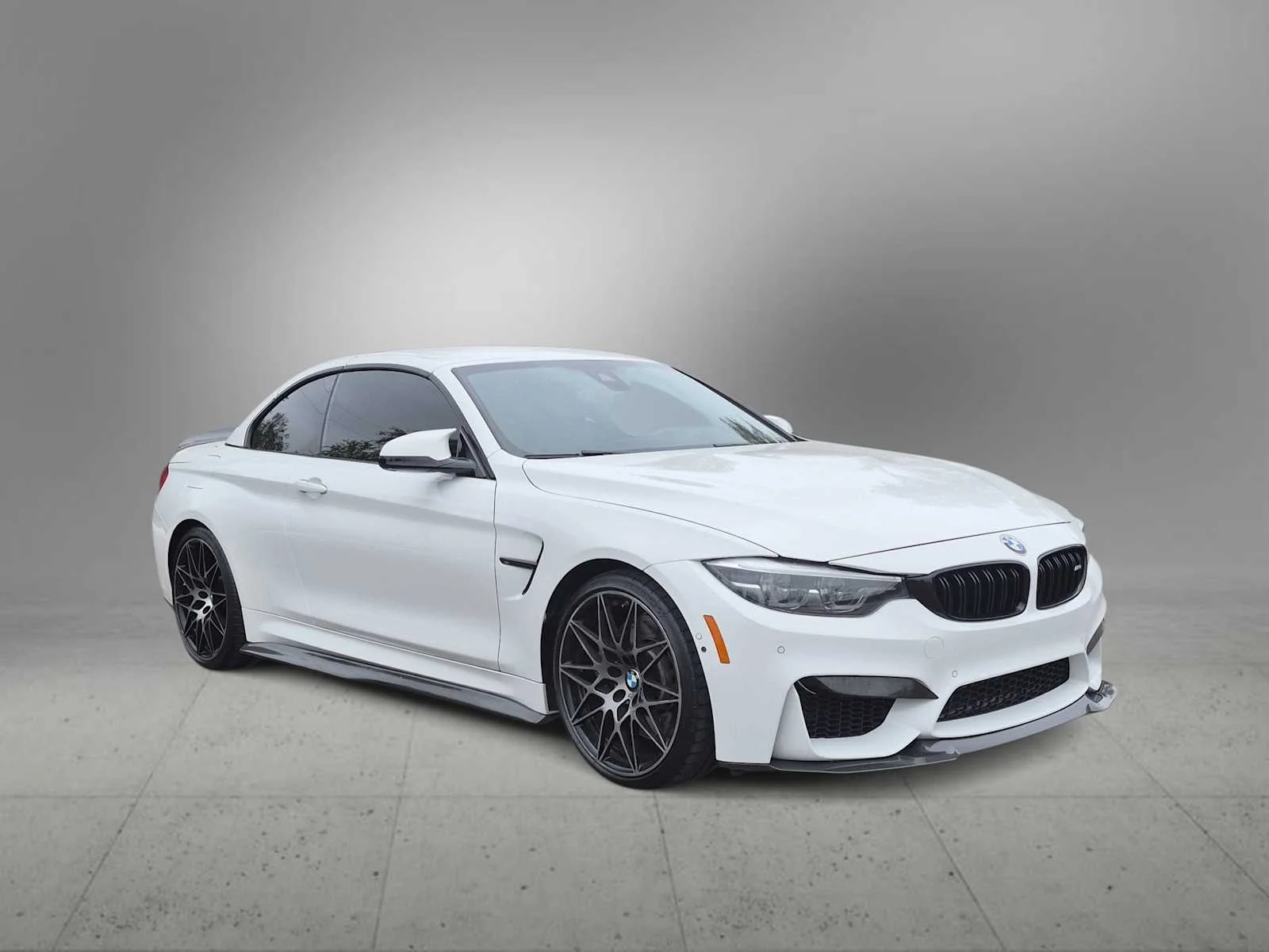 Used 2018 Alpine White BMW  image 2