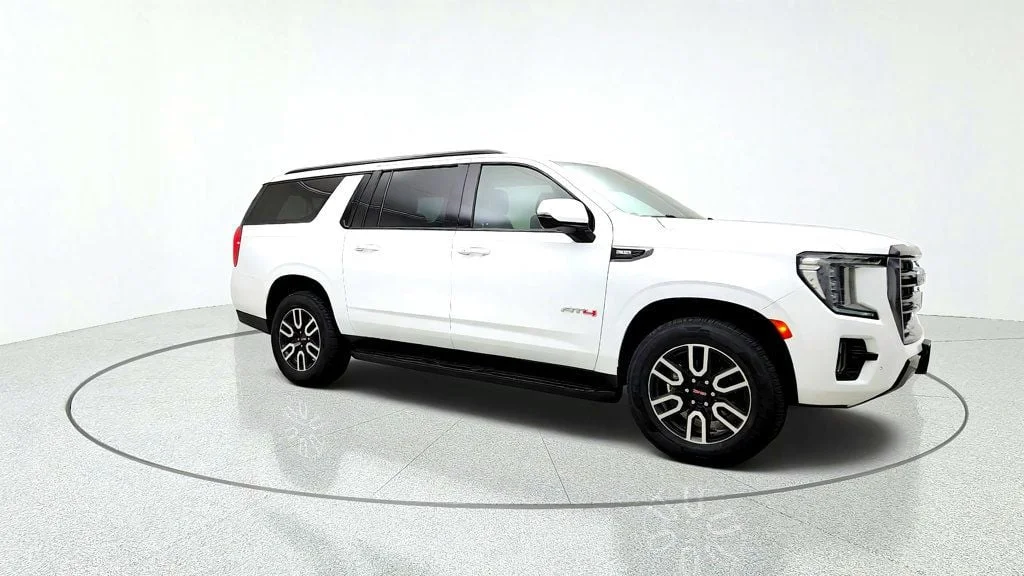 Used 2023 Summit White GMC 4WD 4dr AT4 w/ 6.2L V8 & Panoramic Sunroof image 3