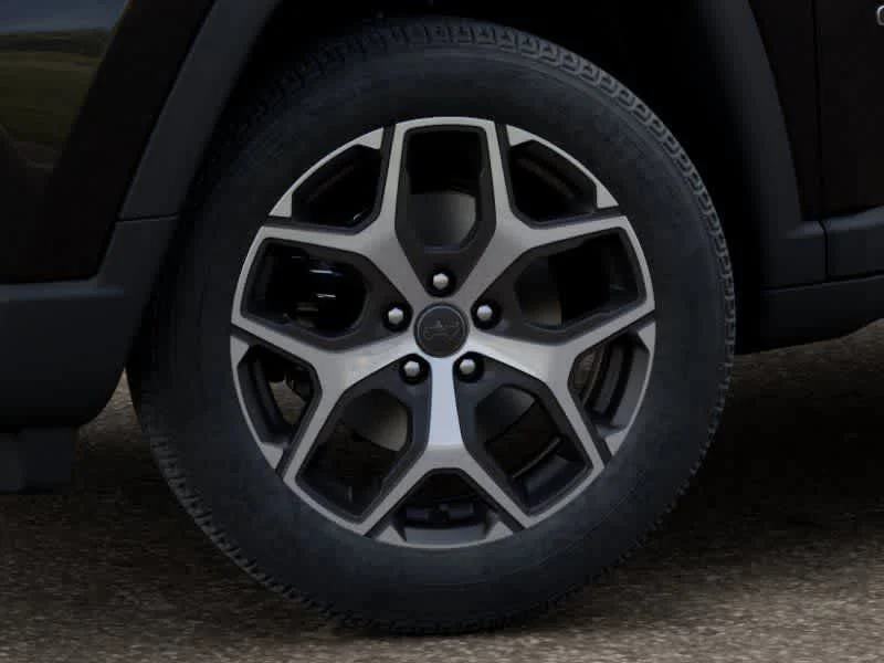 New 2026 Diamond Black Crystal Pearl-Coat Exterior Paint Jeep Limited image 8