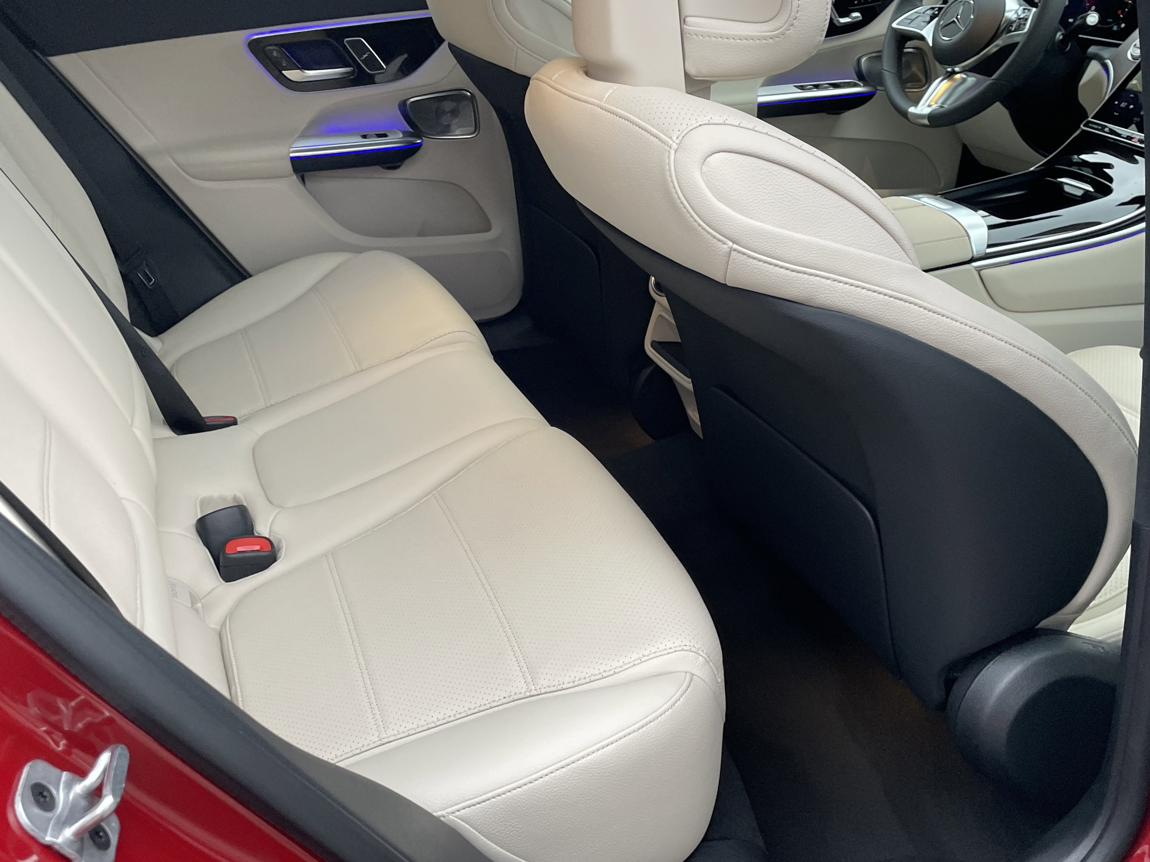 New 2026 MANUFAKTUR Patagonia Red Metallic Mercedes-Benz GLC 300 SUV image 39