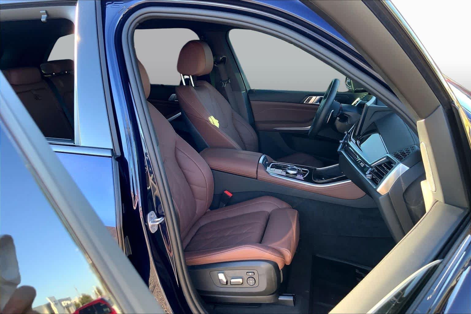 Certified Used 2025 Tanzanite Blue II Metallic BMW xDrive40i image 9