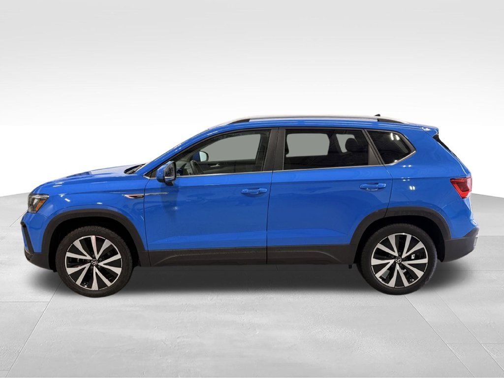 Used 2023 Volkswagen Taos SE with VIN 3VVNX7B2XPM315096 for sale in Golden Valley, Minnesota