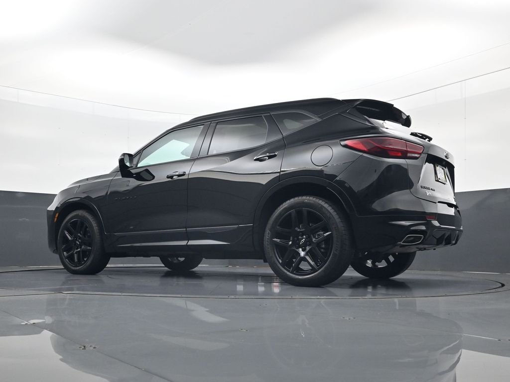 Used 2025 Black Chevrolet RS image 27