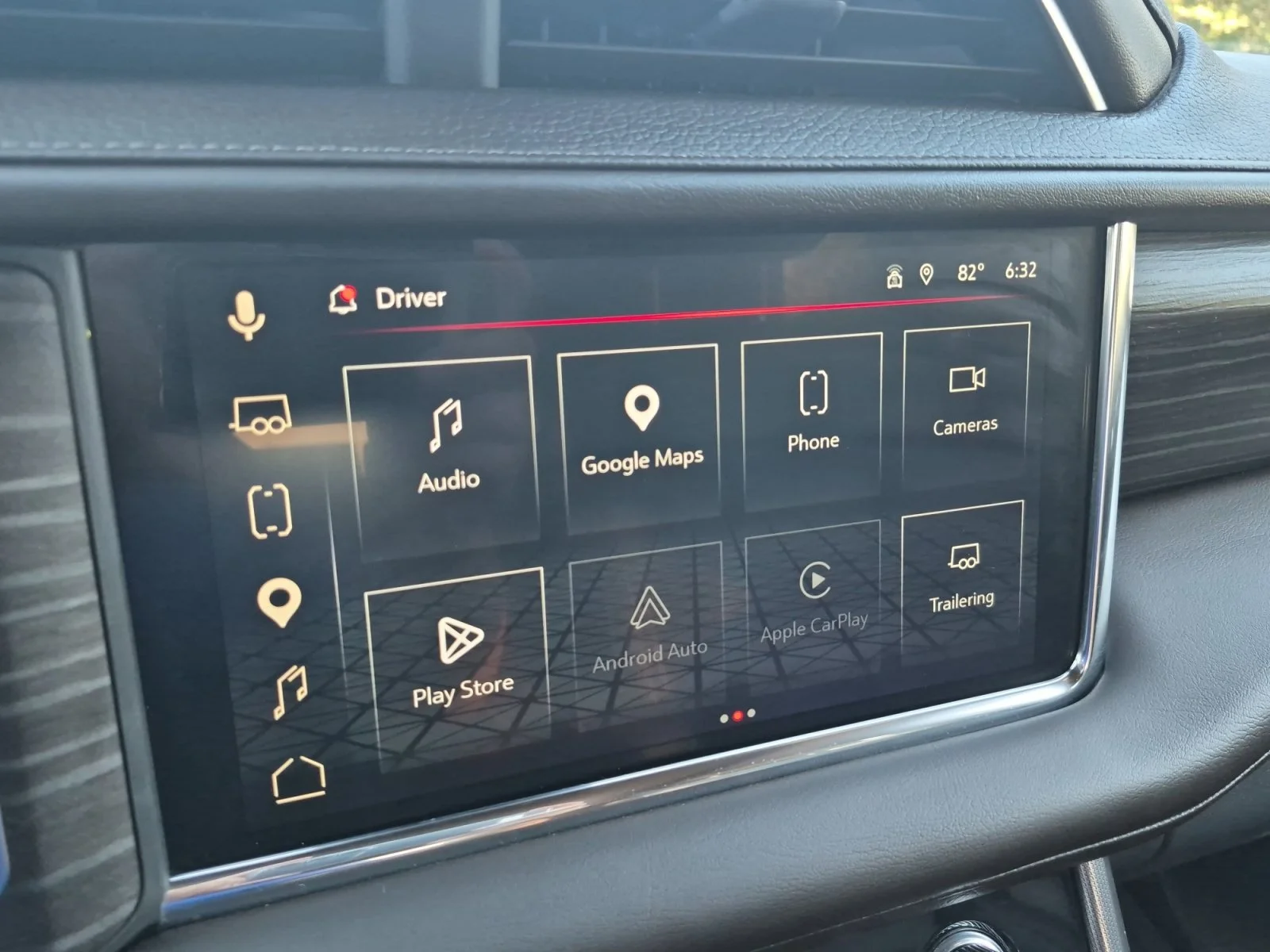 Used 2023 White Frost Tricoat GMC Denali image 16