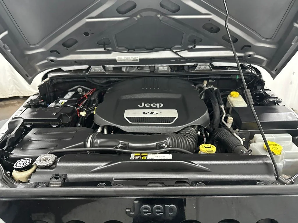 Used 2015 Silver Jeep Sport image 9