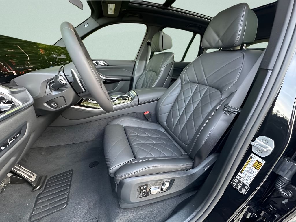 New 2026 Black Sapphire Metallic BMW xDrive40i image 10