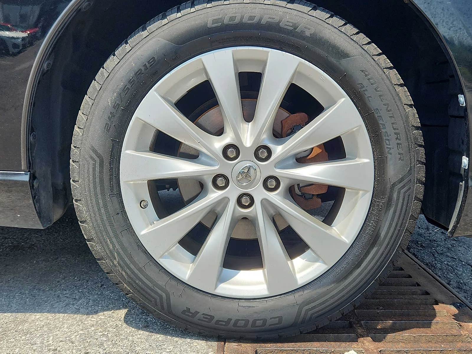 Used 2013 Black Toyota XLE image 8