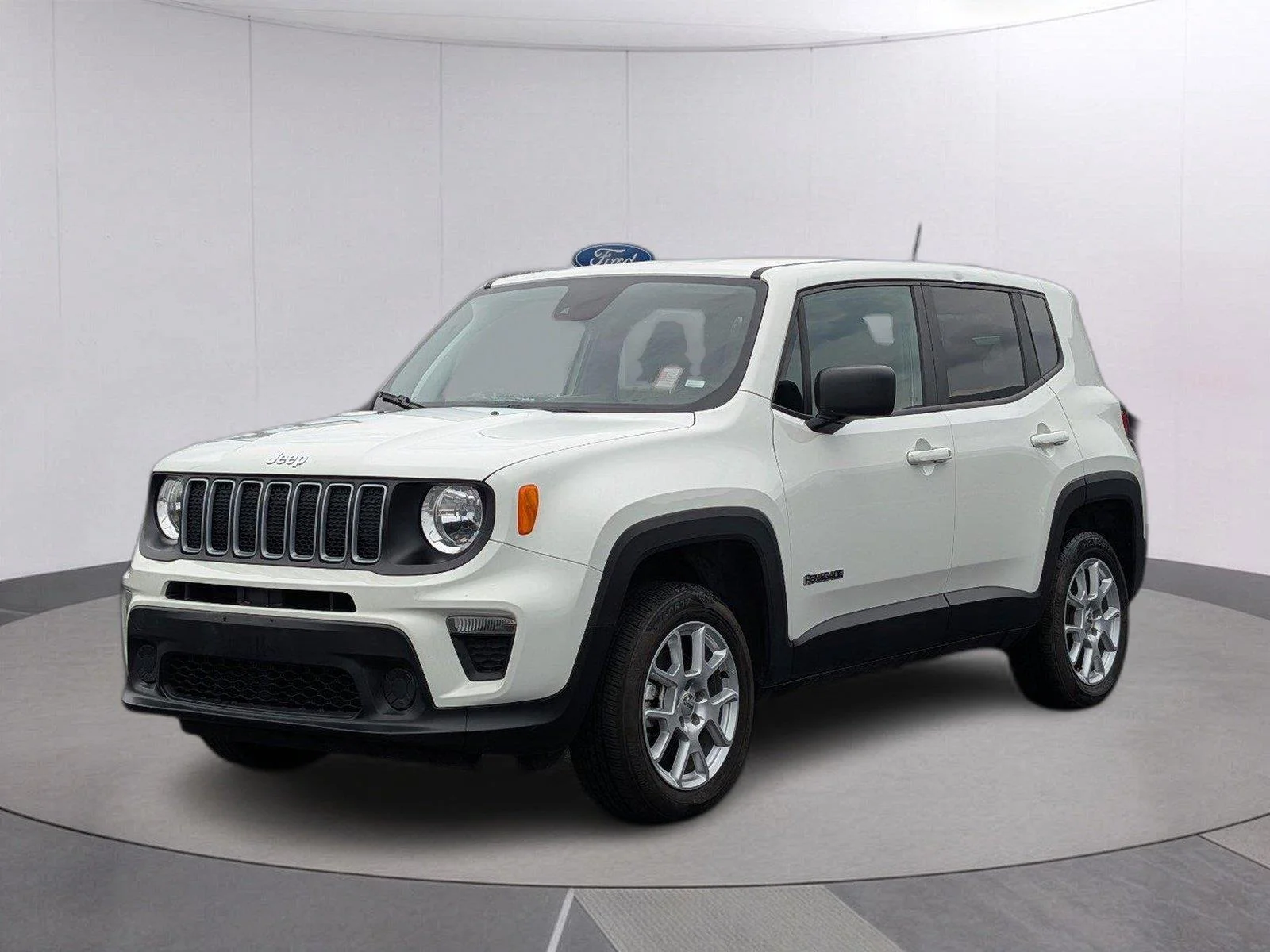 Used 2023 Alpine White Clearcoat Jeep Latitude image 1