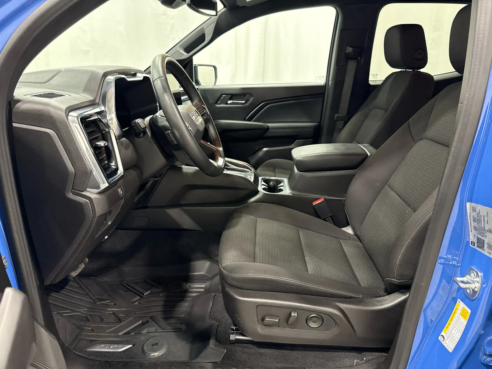 Certified Used 2026 Rapids Metallic GMC Elevation image 11
